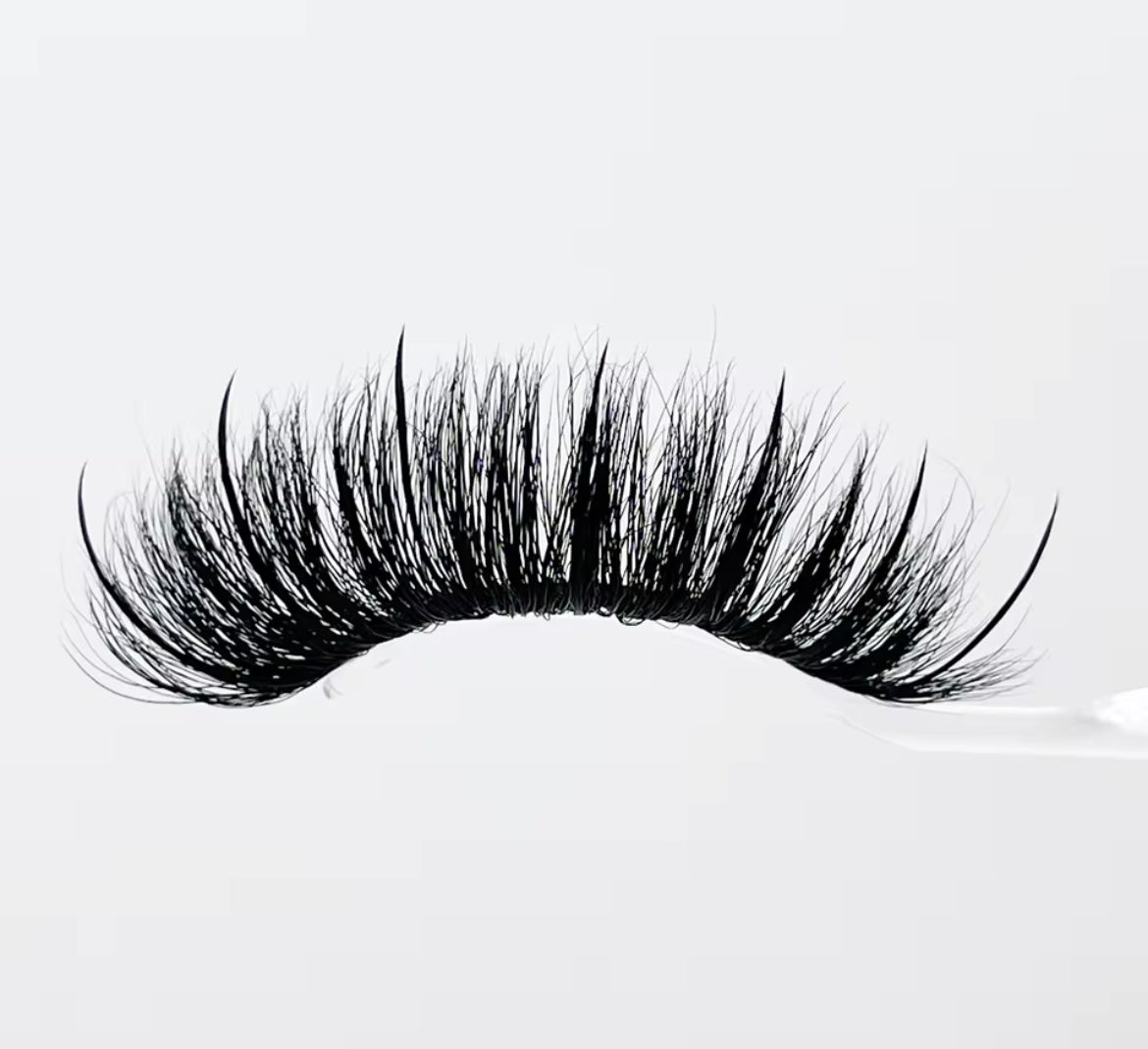 Baddie Lashes♡